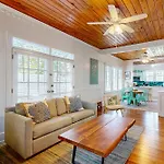 Papa\'S Hideaway