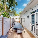 Papa\'S Hideaway