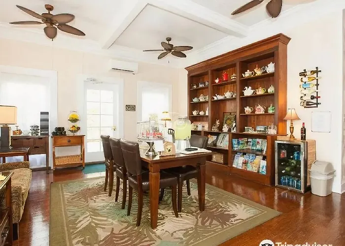 The Guesthouses At Southernmost Beach Resort - Adults Only