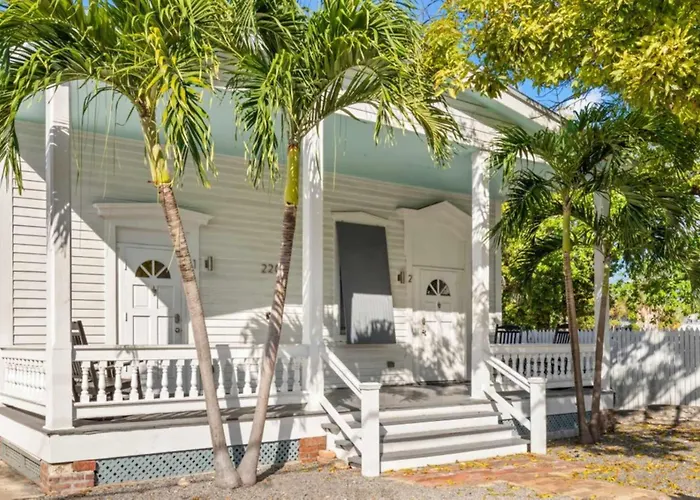 Mesa House, Uno-Perfect Location
