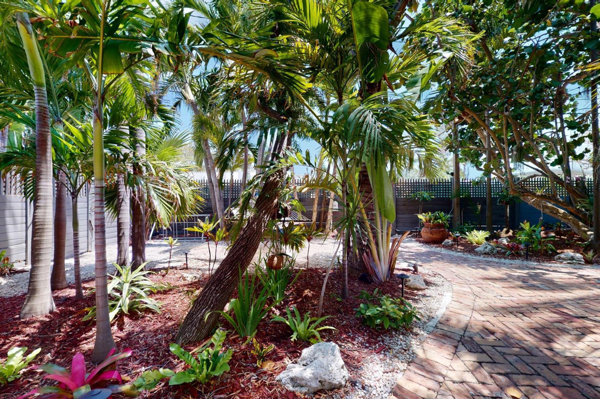 Papa's Hideaway Apartment