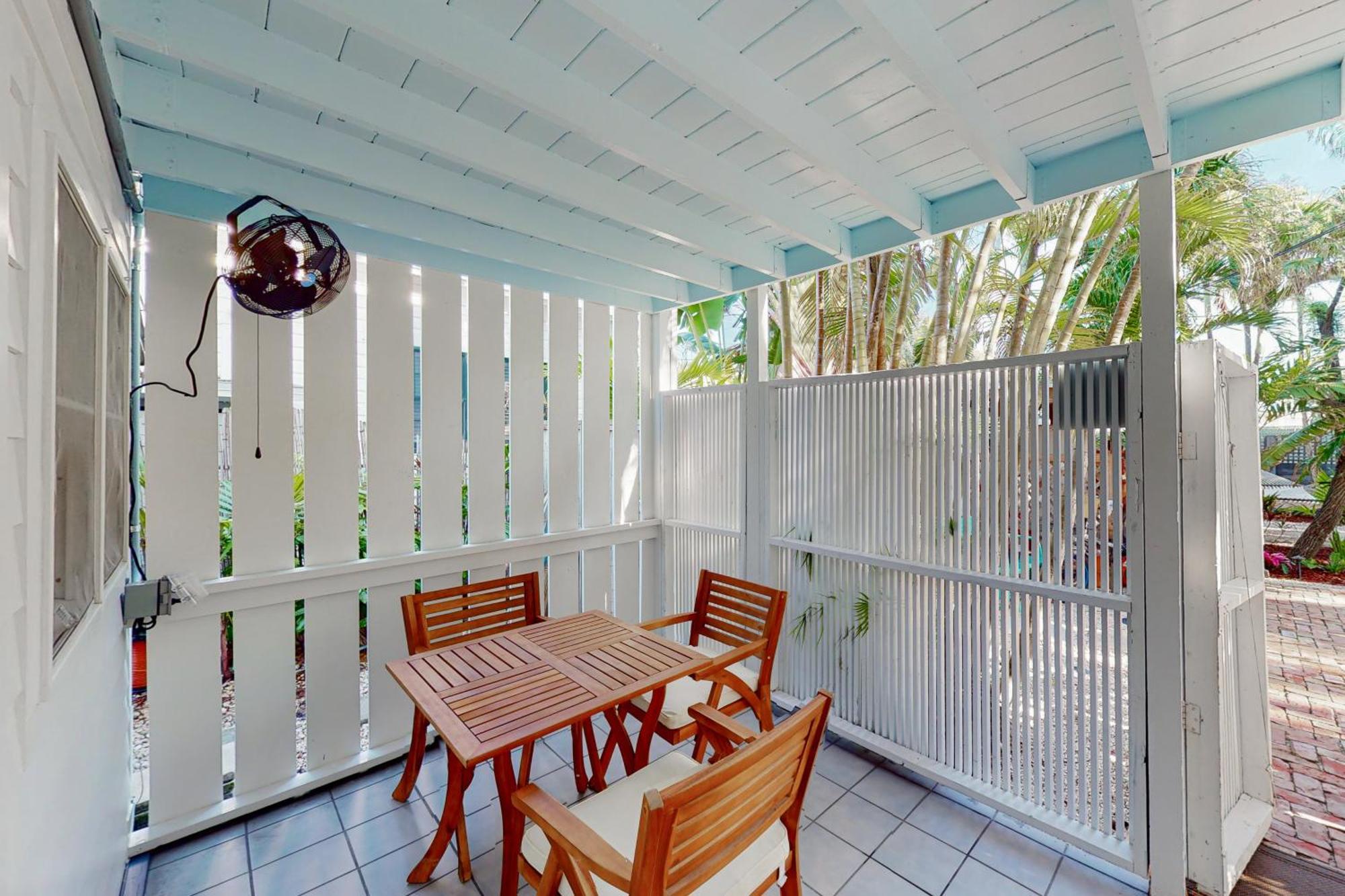 Papa's Hideaway Apartment *