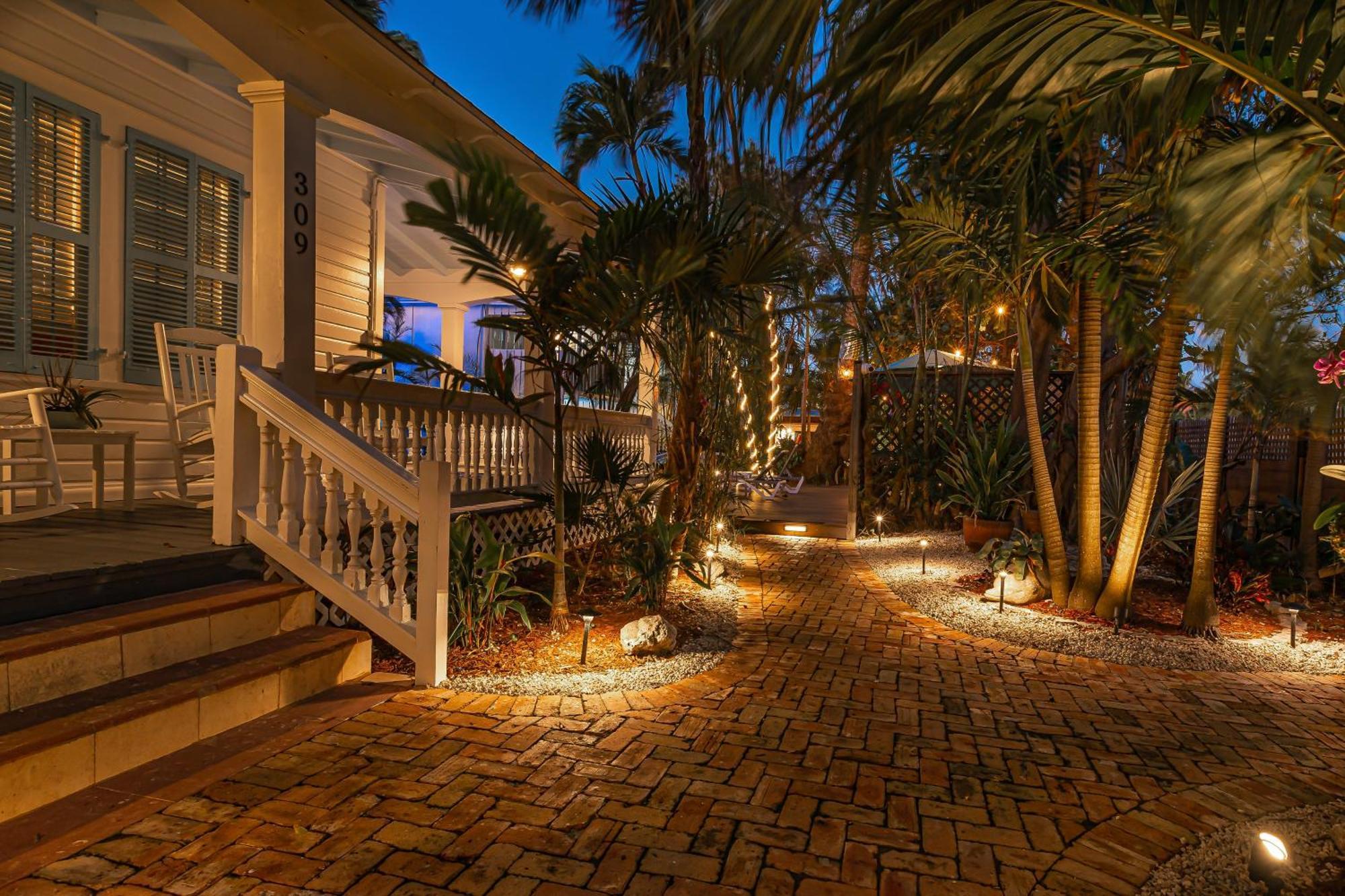 Papa's Hideaway Apartment *