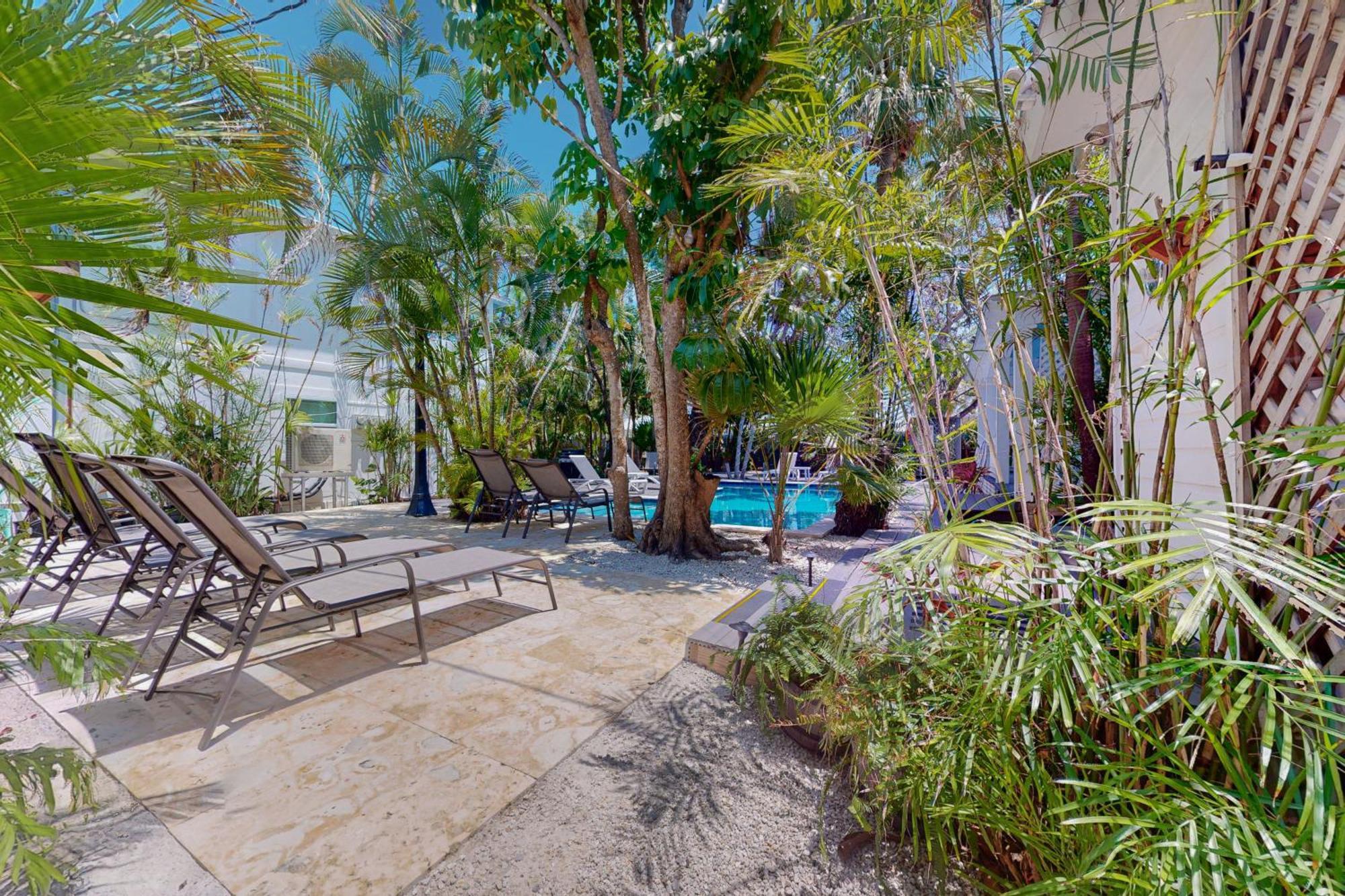 Papa's Hideaway Apartment *