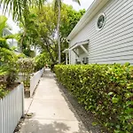 Conch Adventure By Avantstay Great Location W Patio Outdoor Dining And Shared Pool Week Long Stays