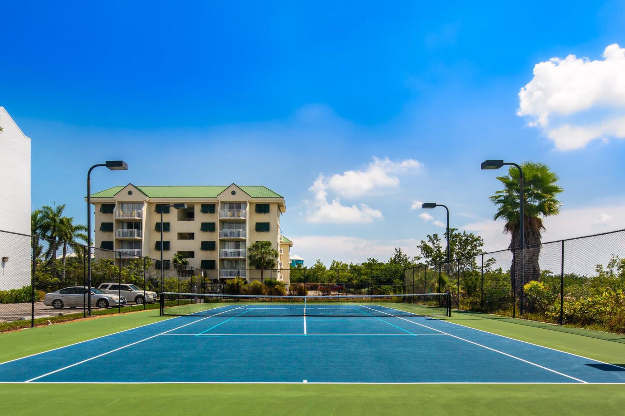 Sunrise Suites Jamaica #102 *
