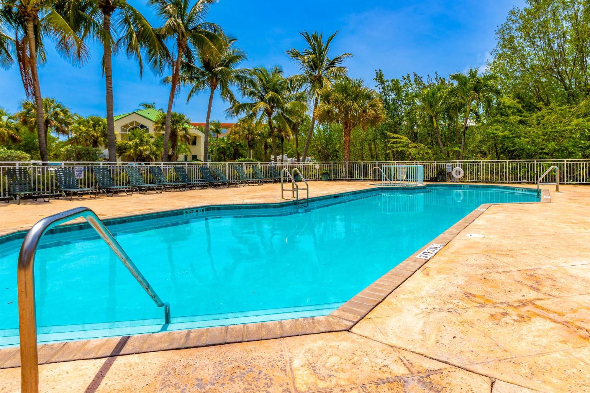 Sunrise Suites Jamaica #102