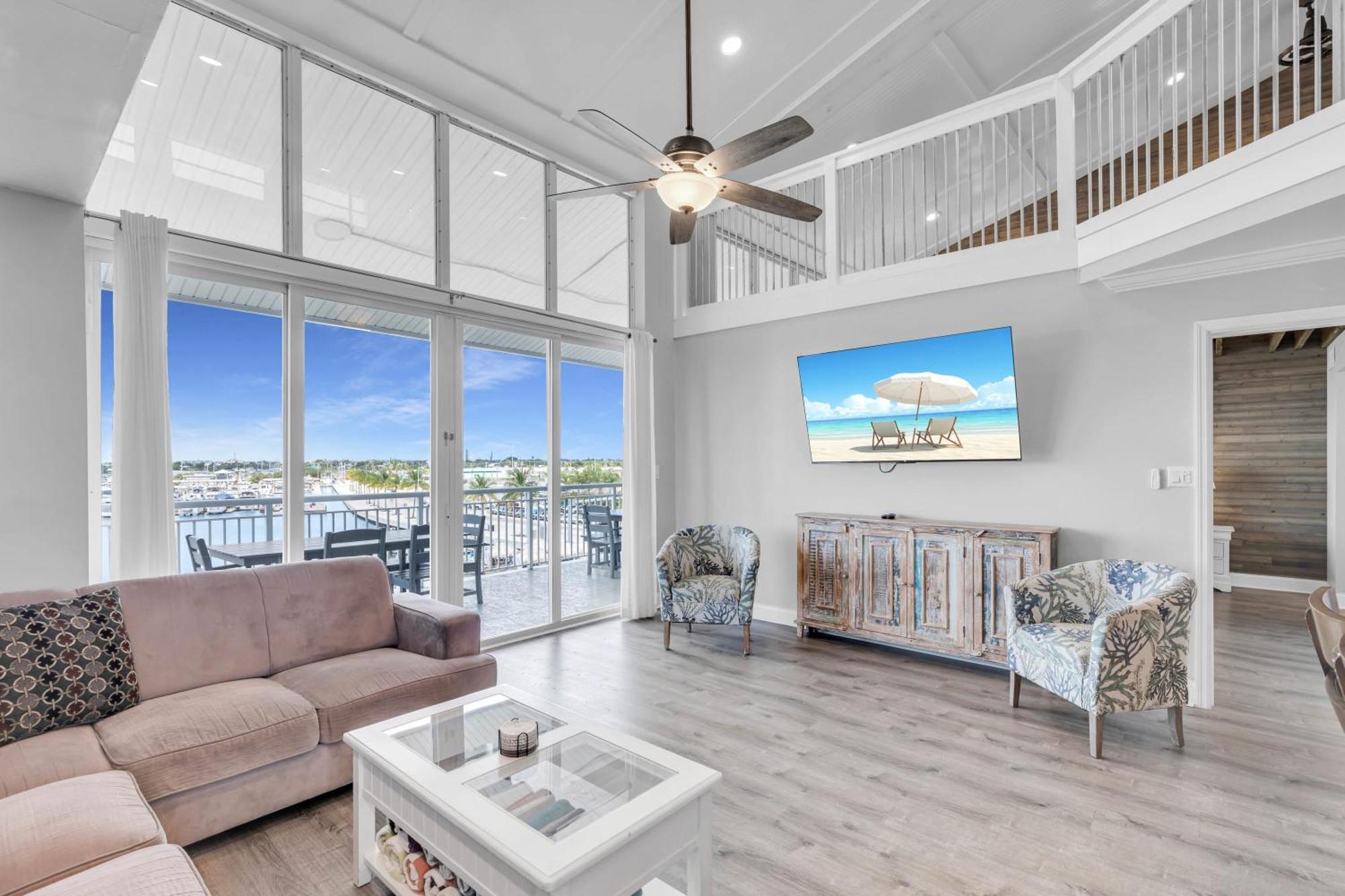 Ferienhaus St Croix - Downtown 4x4 Waterfront Penthouse Pool Dock Pet Key West