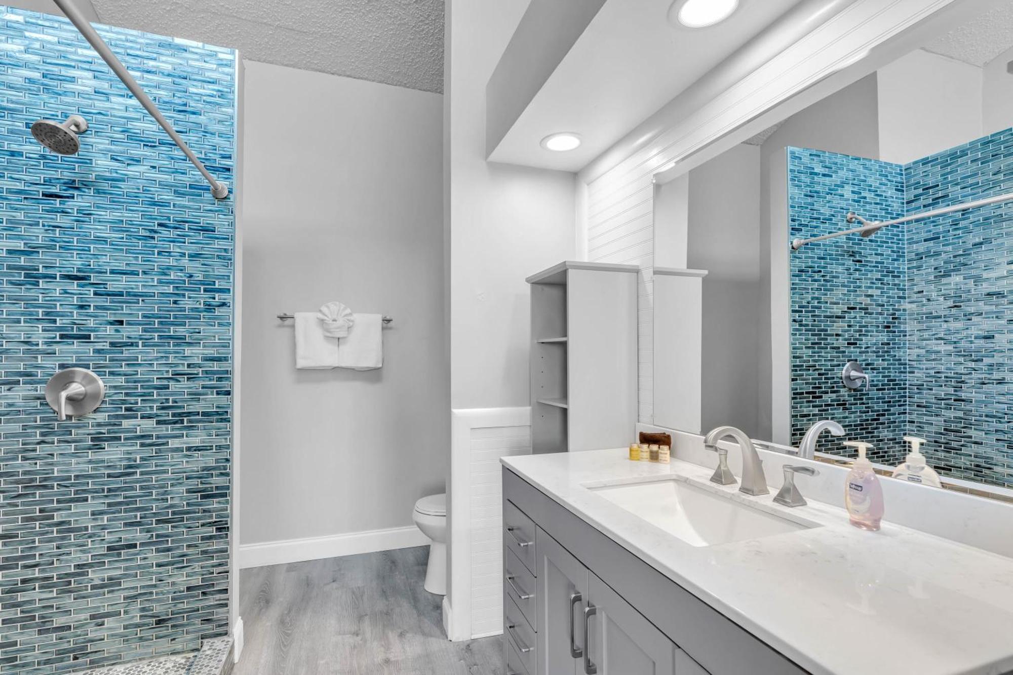St Croix - Downtown 4x4 Waterfront Penthouse Pool Dock Pet Ferienhaus *