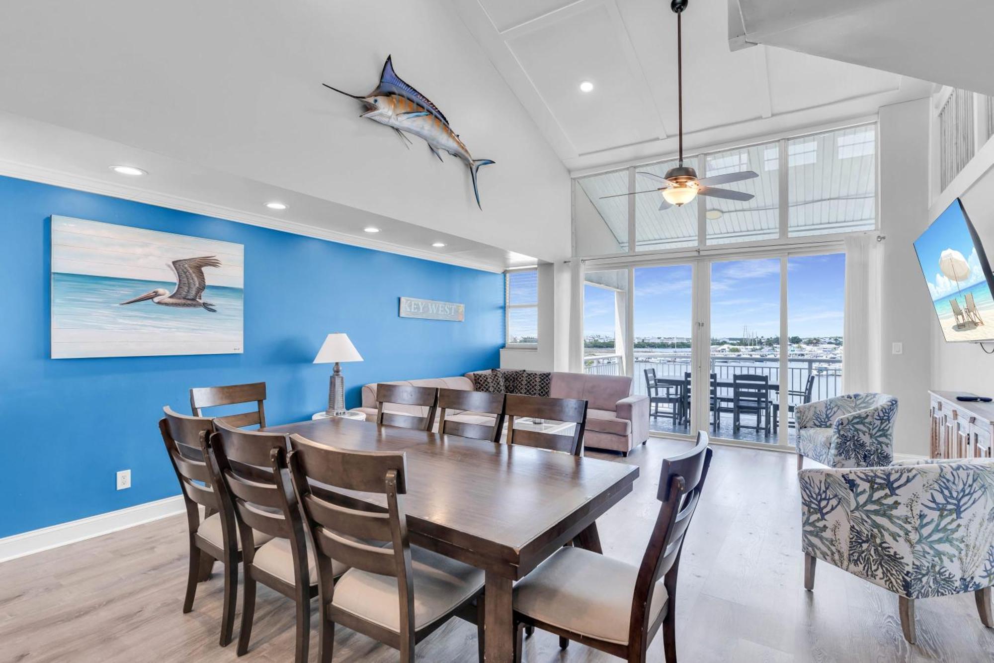 St Croix - Downtown 4x4 Waterfront Penthouse Pool Dock Pet Ferienhaus *