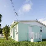 The Guava Duff - Beautiful Kw Home With Space To Chill & Lots Of Free Parking!!