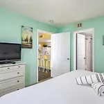 Tortuga Suite At Sunrise Suites Resort - Heated Pool, Hot Tub & Free Parking