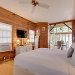 New Rose Retreat - Pool & Parking
