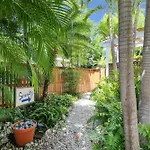 Serenity By Avantstay Guest House In Old Town W Shared Pool Month Long Stays Only