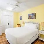 Classic Queen - Curry Mansion With Heated Pool