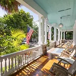 Classic Queen - Curry Mansion With Heated Pool
