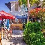 Duval Inn - Key West