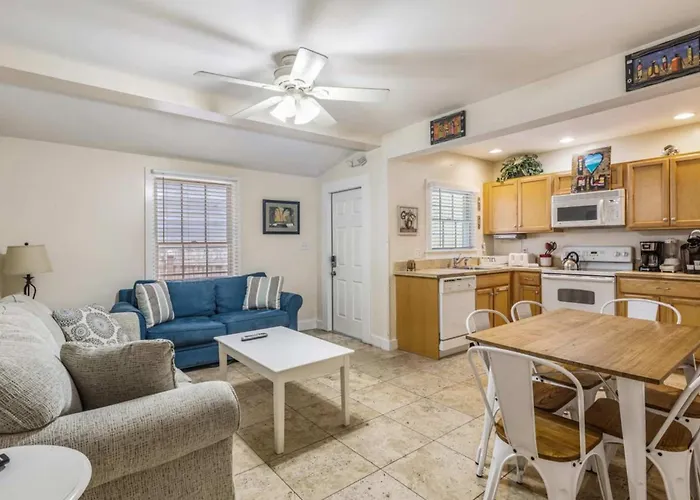 Sea Breeze -Great Location!