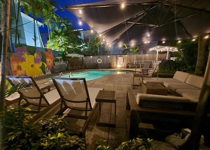 Three Duval Street Suites W Parking And Pool