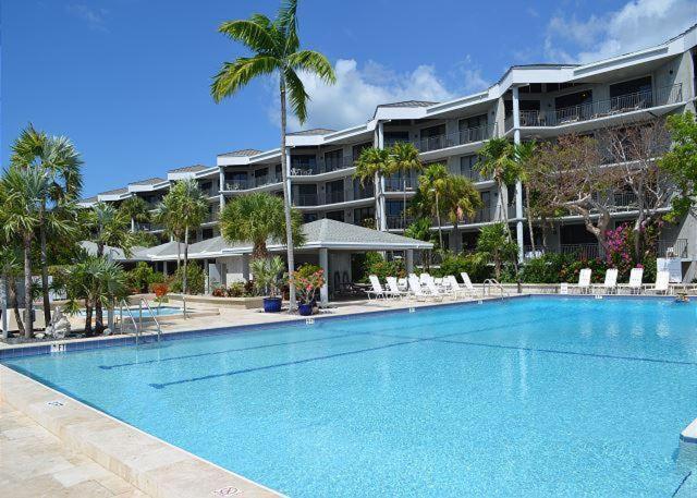 Beautifully Renovated Summer Of 2020 And Enjoy Lovely Unit *