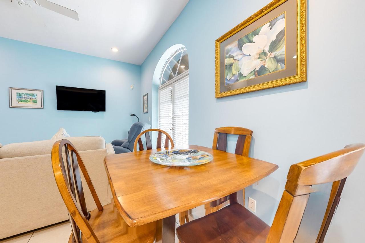 The Frontier Flat Apartment *
