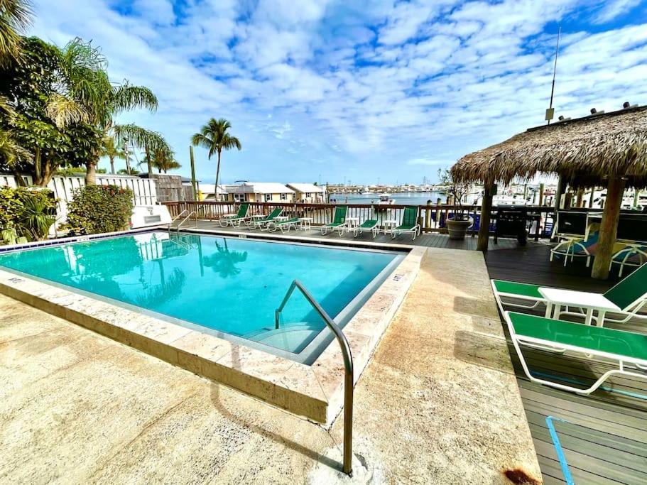 Eleuthera - 2x2 Fully Updated Old Town Waterfront Corner Ferienhaus *