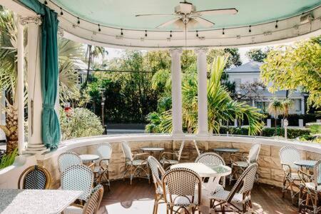Deluxe Queen At The Curry Mansion - Parking & Heated Pool! Inn Key West