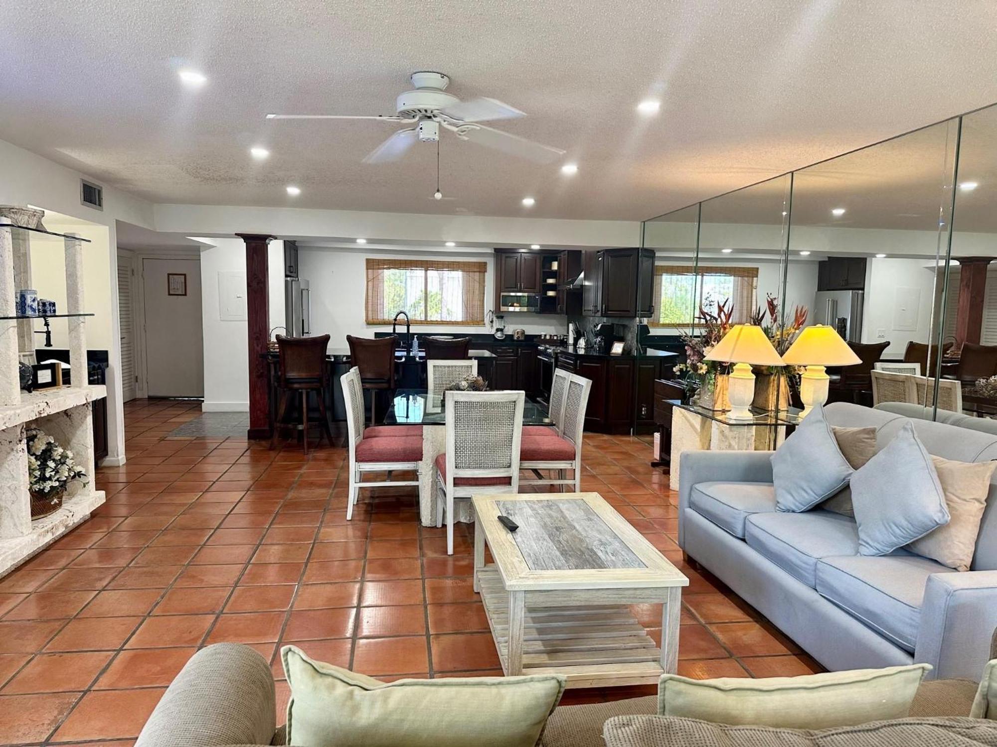 Beautifully Renovated Summer Of 2020 And Enjoy Lovely Unit Apartment *