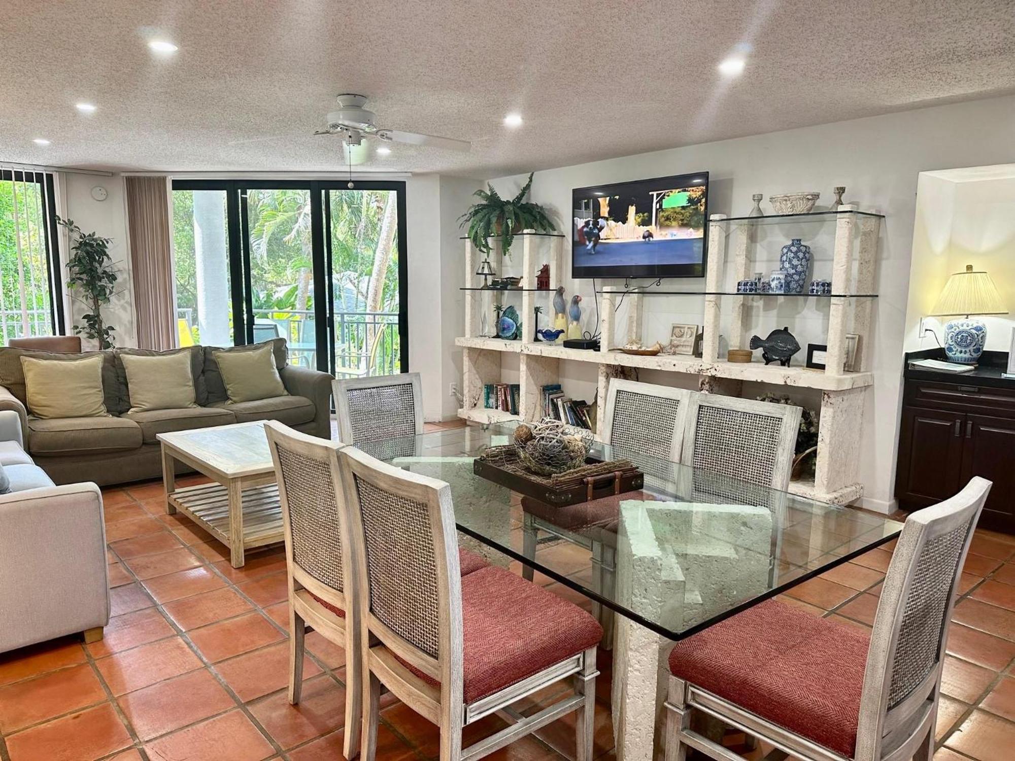 Beautifully Renovated Summer Of 2020 And Enjoy Lovely Unit Key West