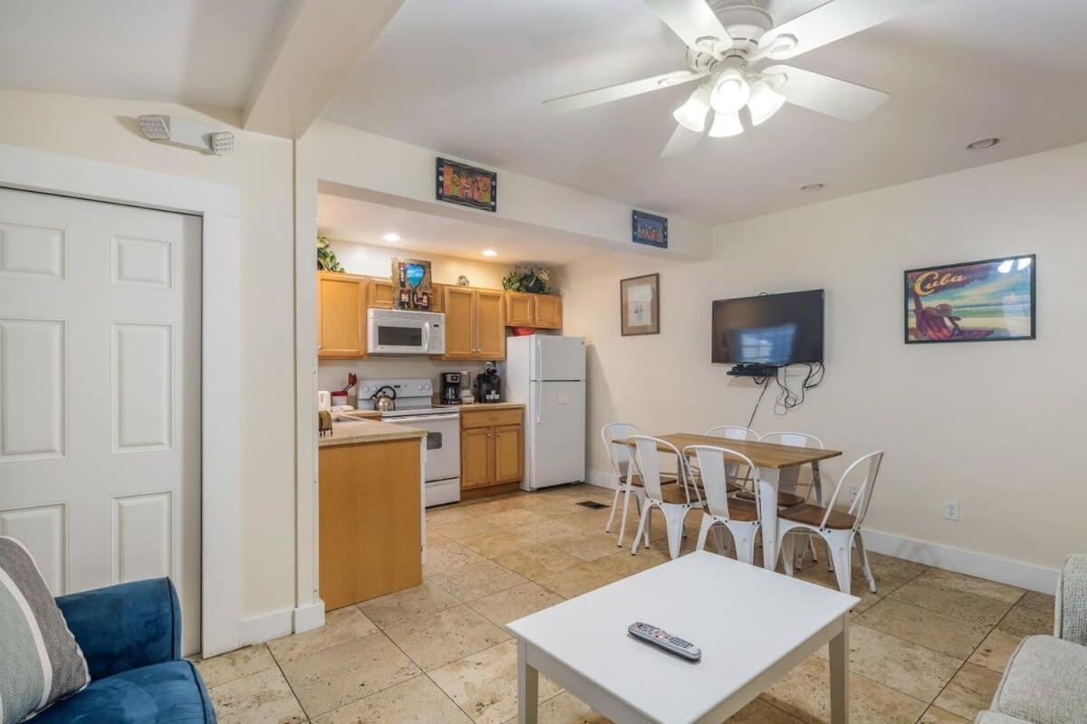 Sea Breeze -great Location!