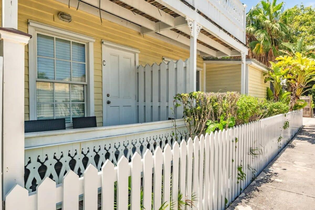 Sea Breeze -great Location!