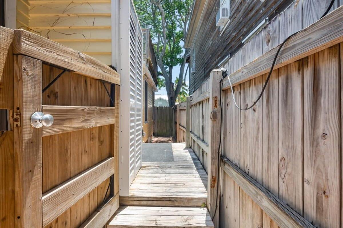 Sea Breeze -great Location! *