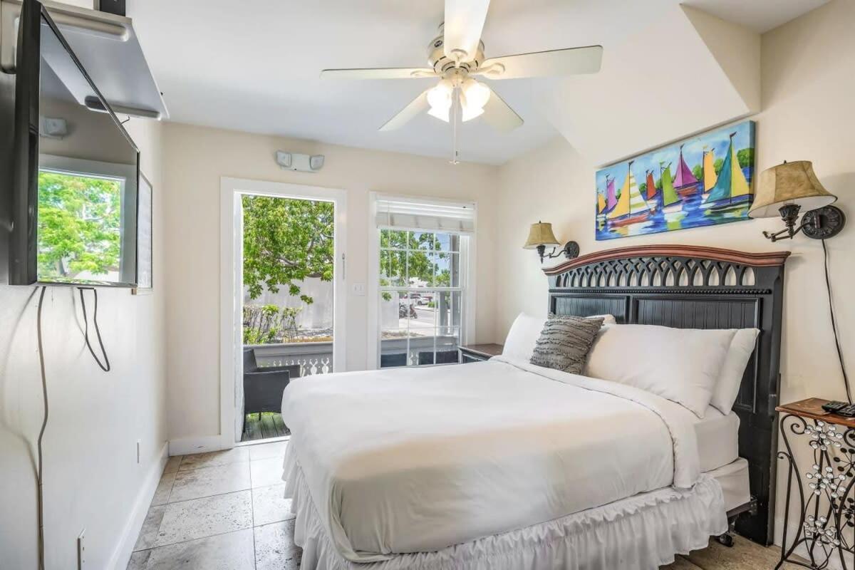 Sea Breeze -great Location!