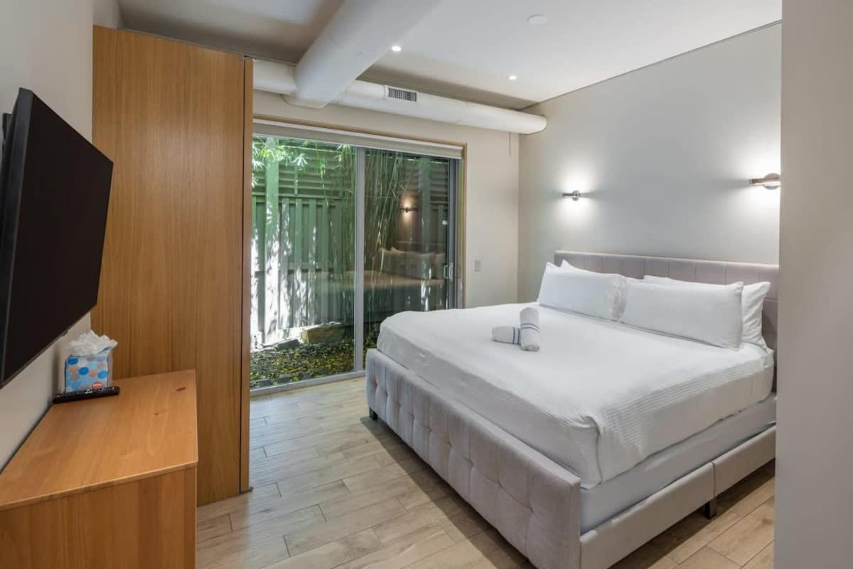 Contra House -luxury With Pool Ferienhaus