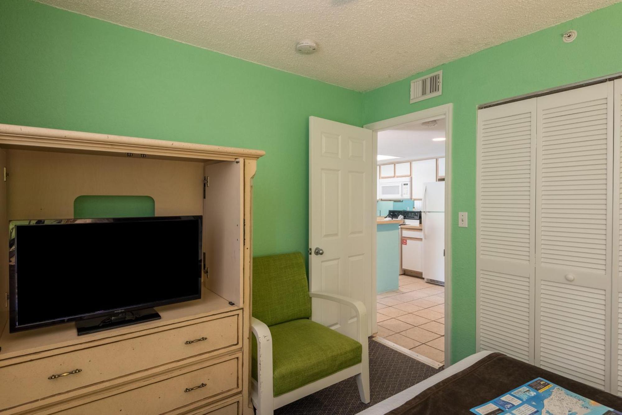 Sunrise Suites Jamaica #102 Holiday home Key West