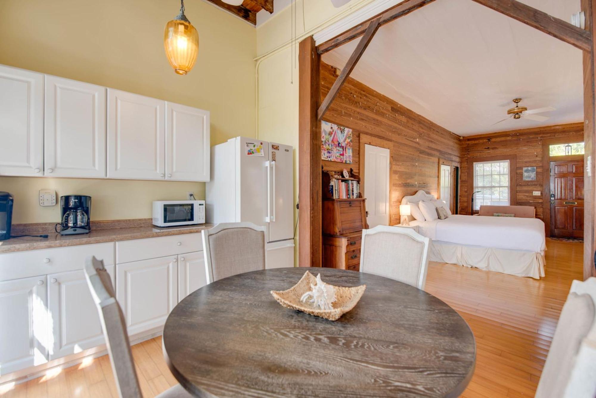 New Rose Retreat - Pool & Parking Key West