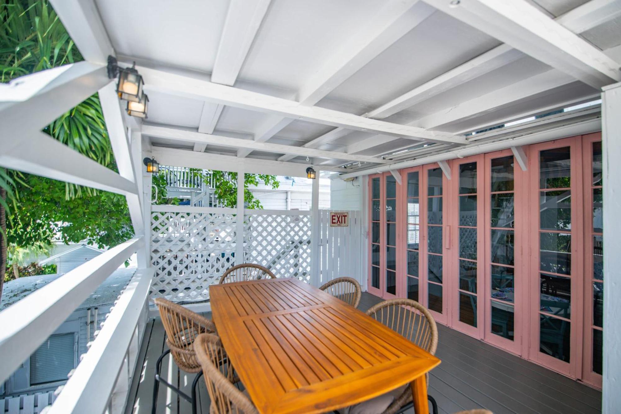 Ferienhaus New Rose Retreat - Pool & Parking