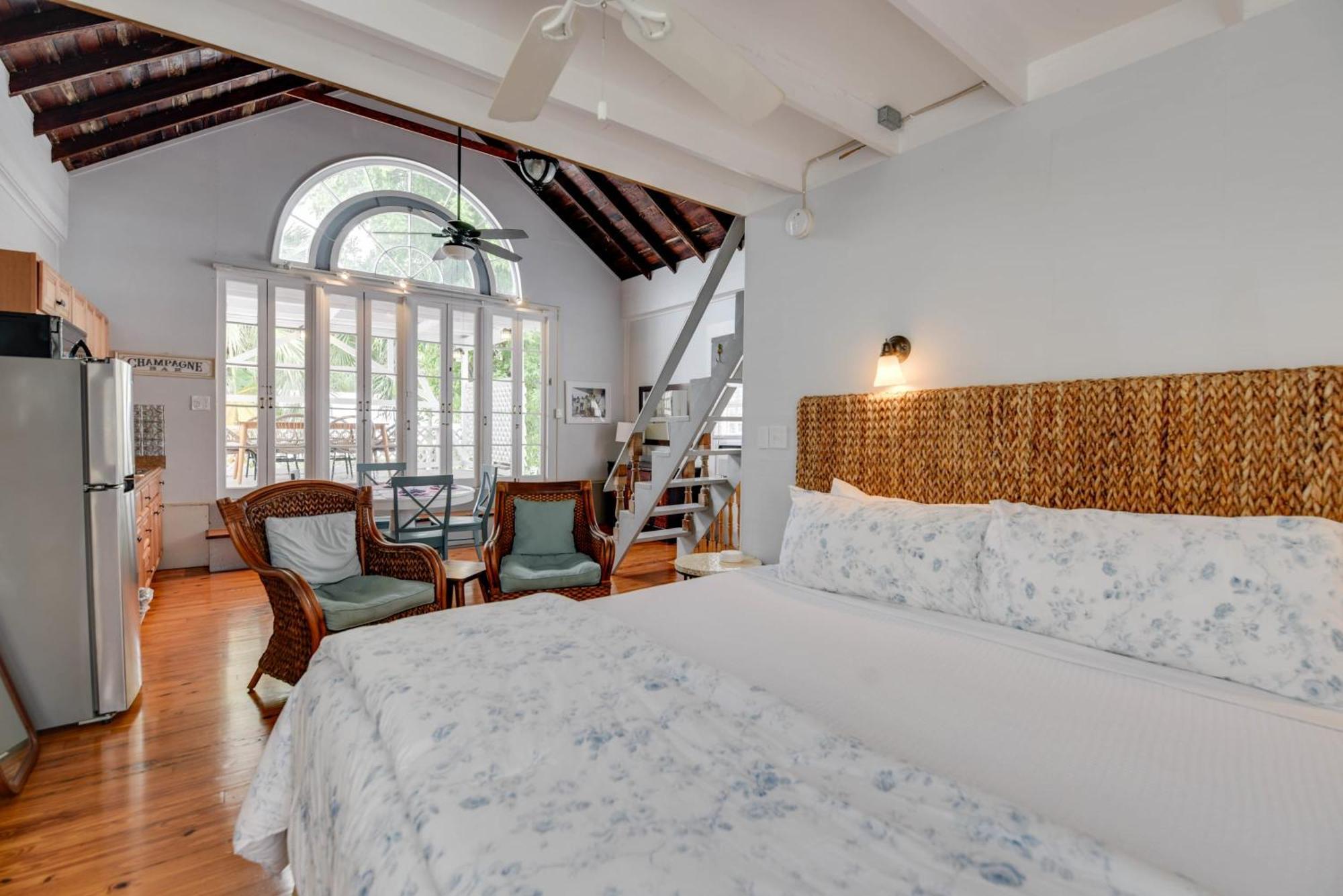 New Rose Retreat - Pool & Parking * Key West