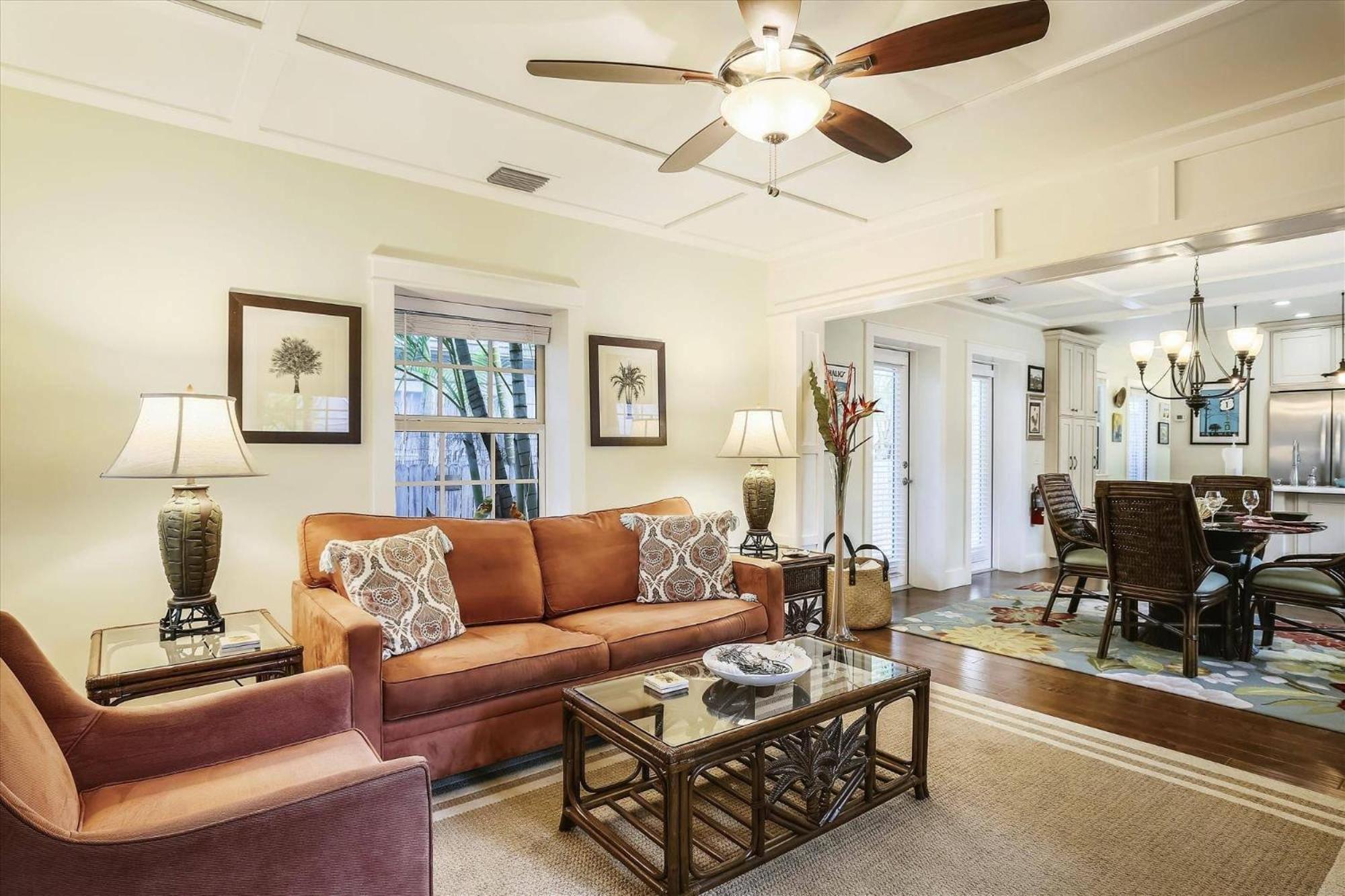 Paradise Palms: Beachside Getaway With Outdoor Living Holiday home