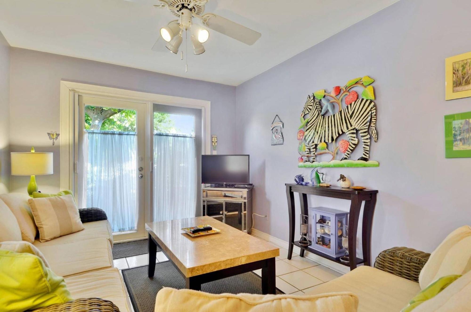 Lavender Jungle By Avantstay Great Location W Patio Shared Pool Week Long Only Holiday home