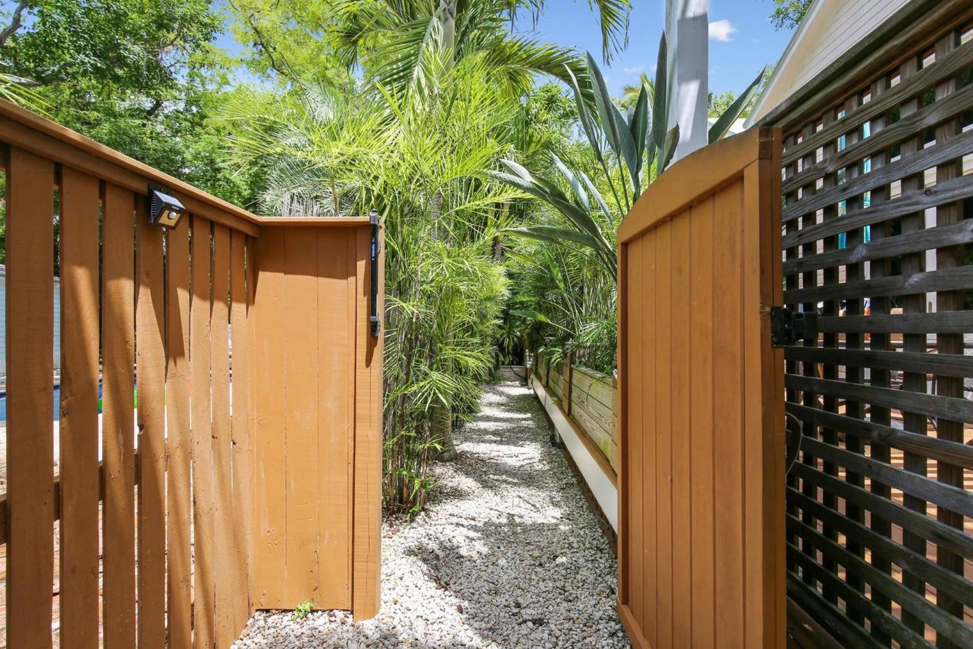 Holiday home Serenity By Avantstay In Old Town W Shared Pool Month Long Only *