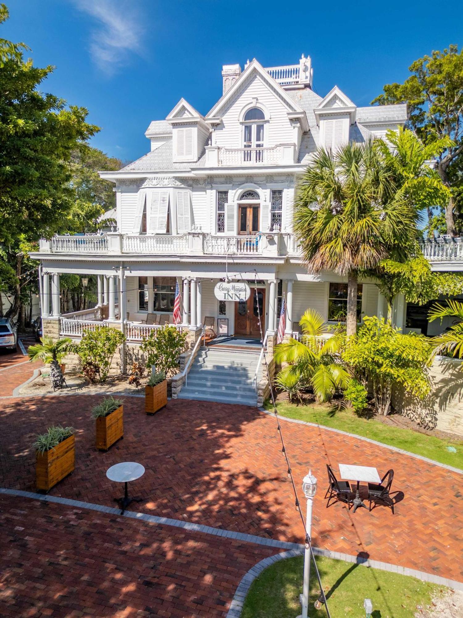 Deluxe Queen At The Curry Mansion - Parking & Heated Pool! * Key West