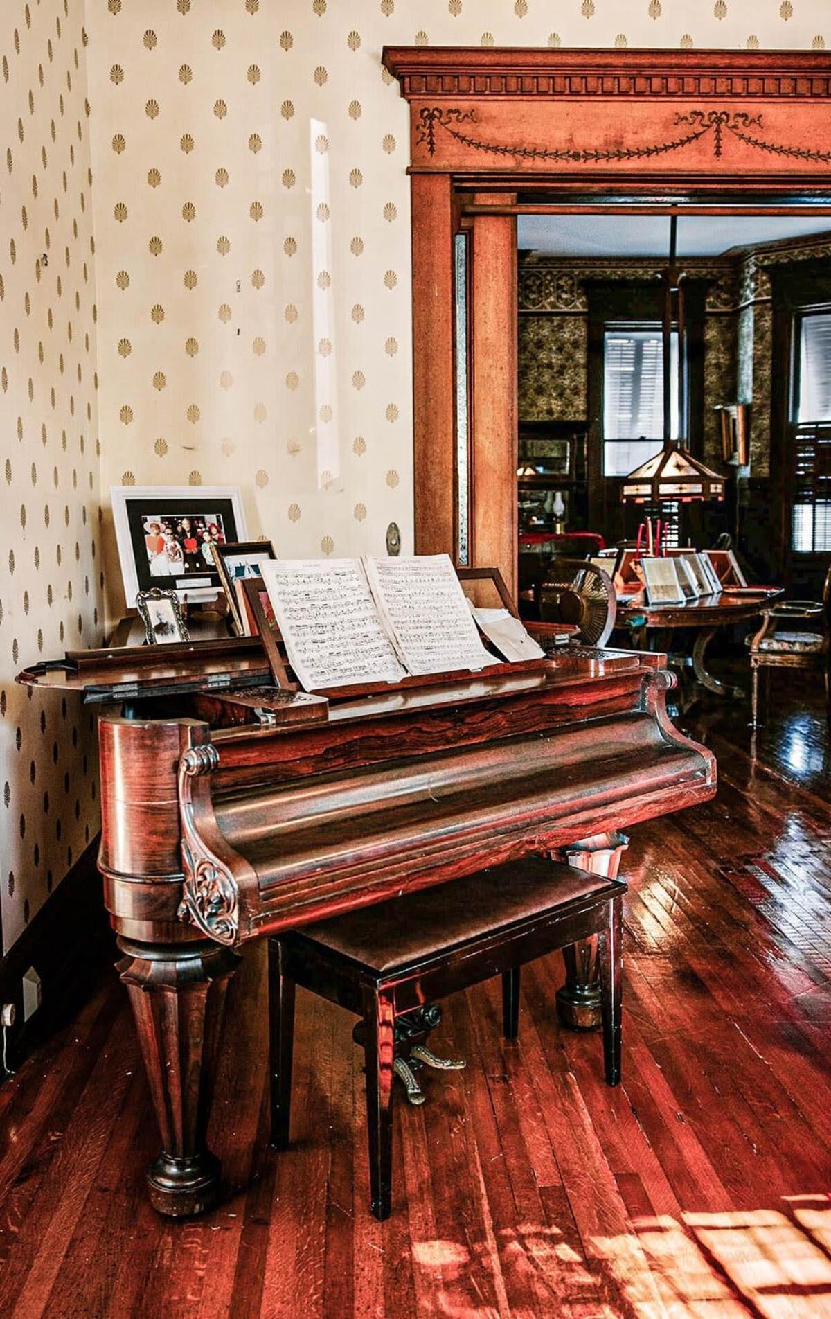 Classic Queen - Curry Mansion With Heated Pool *