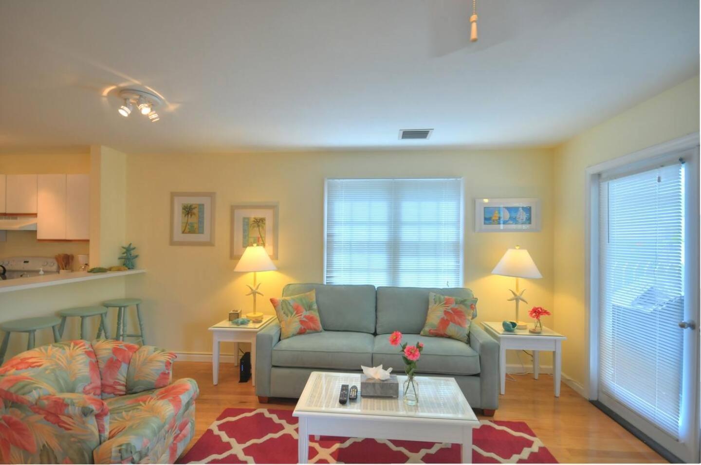 Renovated Corner Unit Holiday home