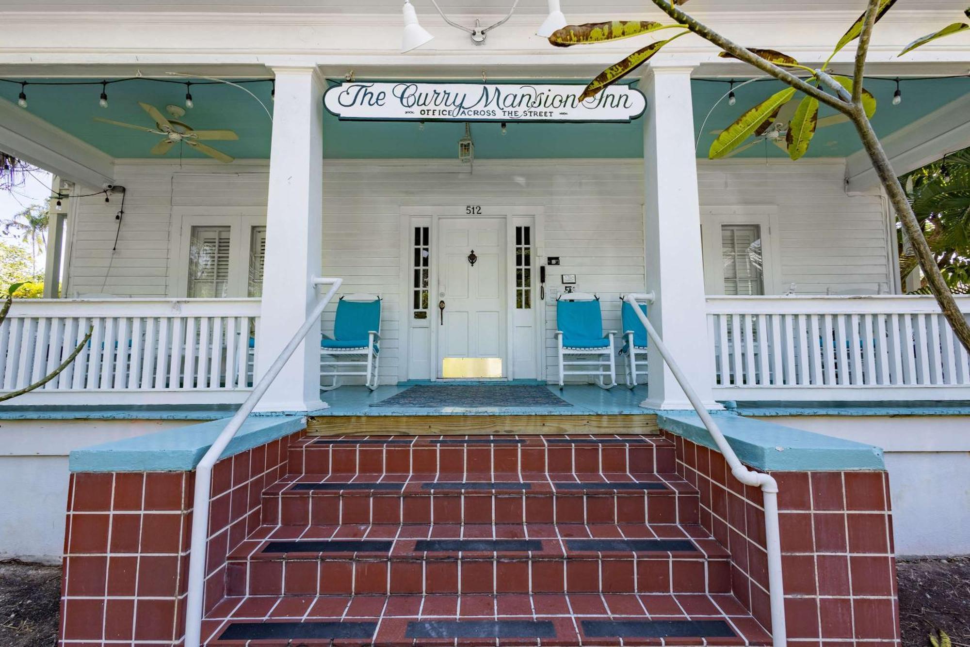 Deluxe King With Balcony - At House With Parking!
