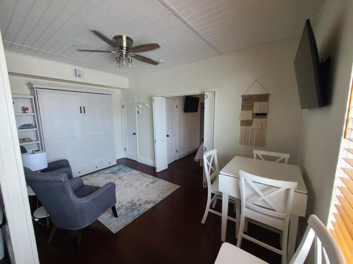 Three Duval Street W Parking And Pool