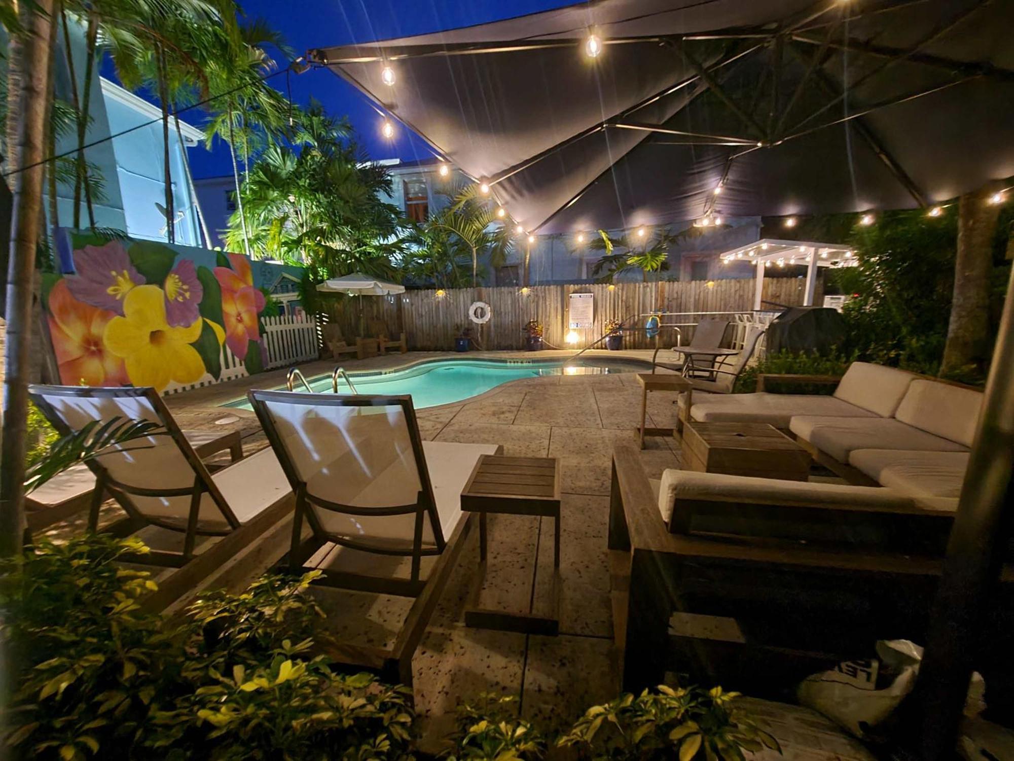 Three Duval Street W Parking And Pool *