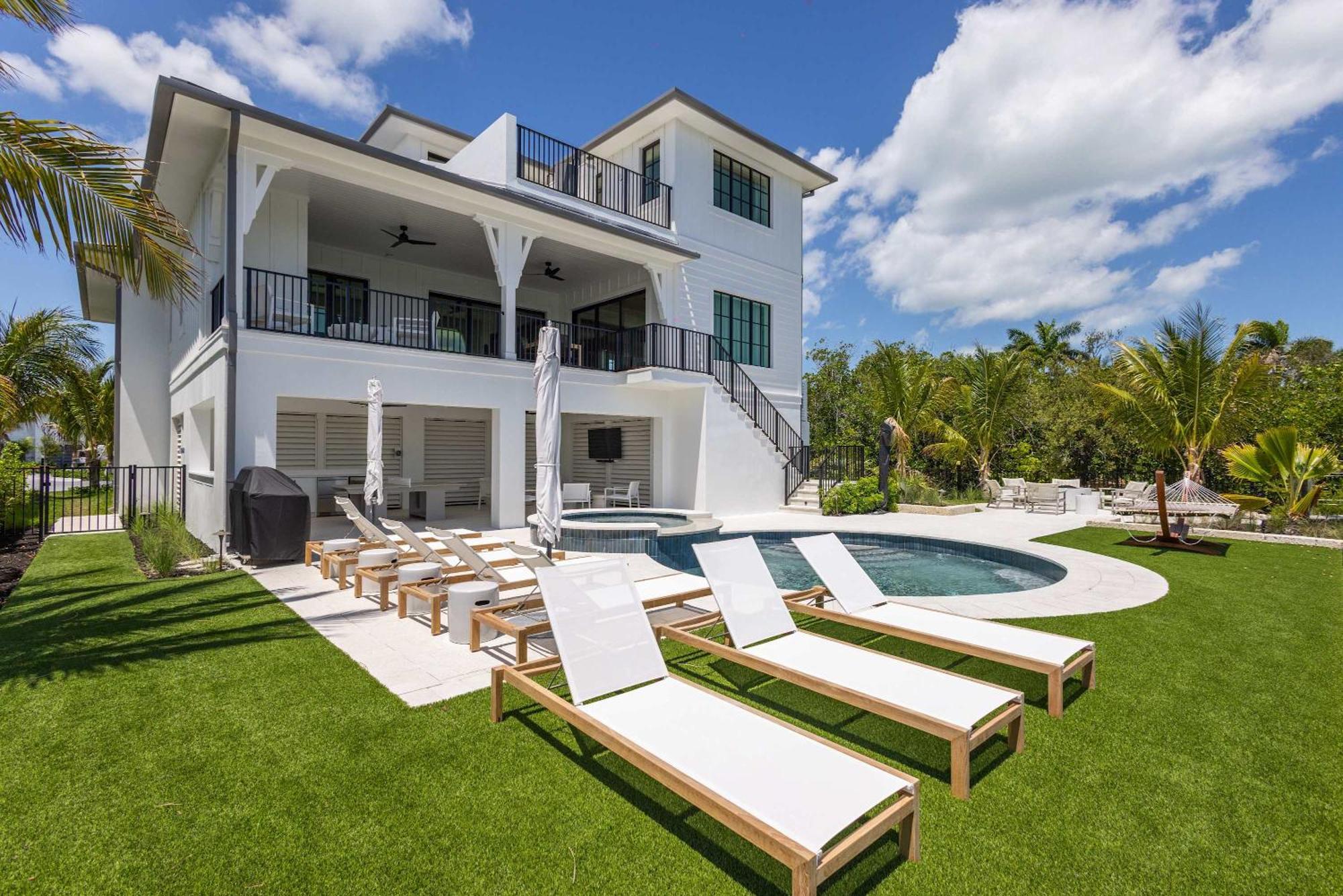 Parking Pool Dock - Starboard House Holiday home *