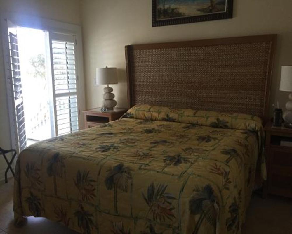Coconut Apartment *