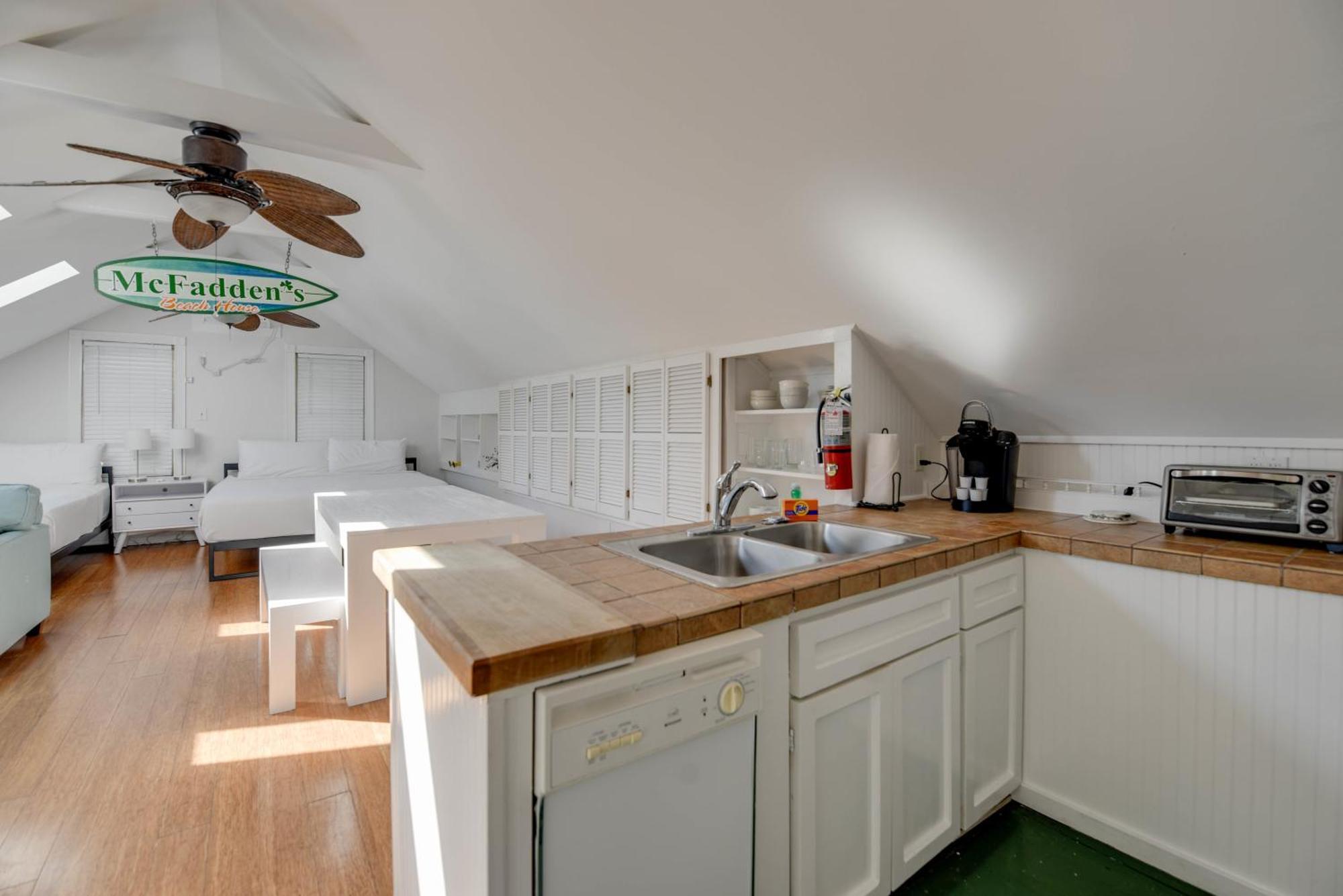 Traveler's Palm Apartment *